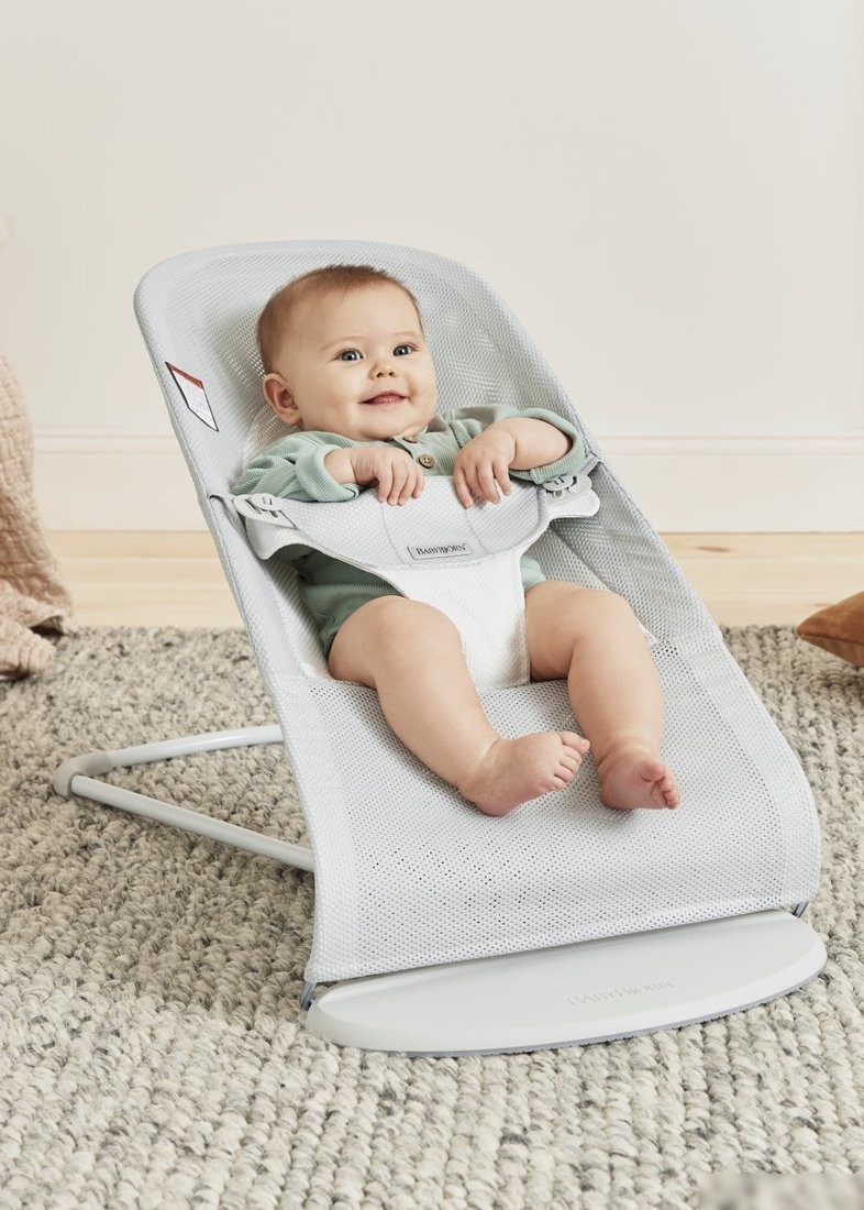 Шезлонг BabyBjorn Balance Mesh 0051.29 (silver/white)