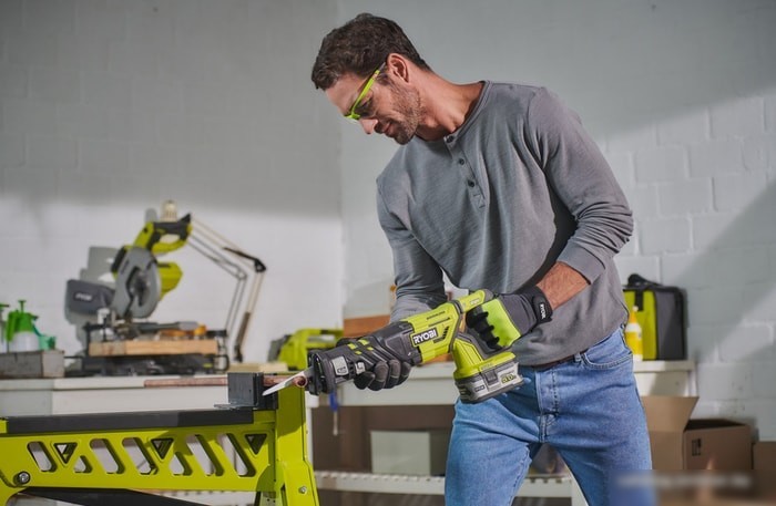 Сабельная пила Ryobi R18RS7-0 (без АКБ)