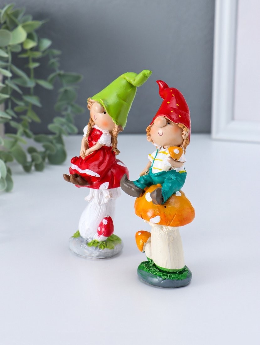 Набор статуэток Sima-Land Малыши в длинных колпаках на мухоморах 10954775 (2шт)