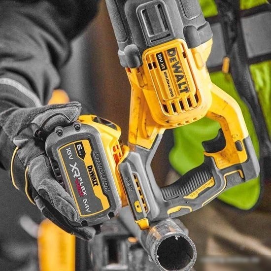 Сабельная пила DeWalt DCS386NT-XJ (без АКБ)