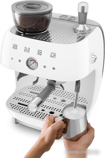 Рожковая помповая кофеварка Smeg EGF03WHEU