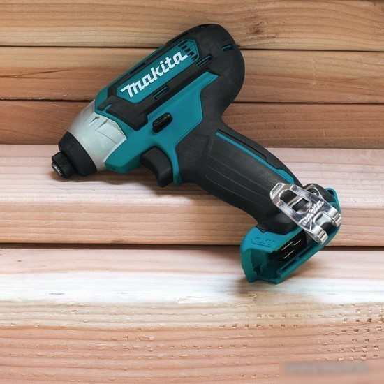 Ударный винтоверт Makita TD110DWAE
