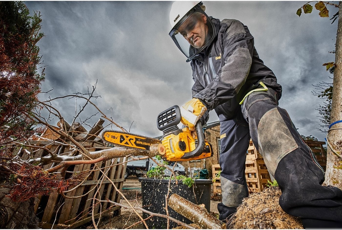 Аккумуляторная пила DeWalt DCM565P1 (с 1-им АКБ)