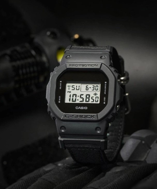 Наручные часы Casio DW-5600BCE-1E