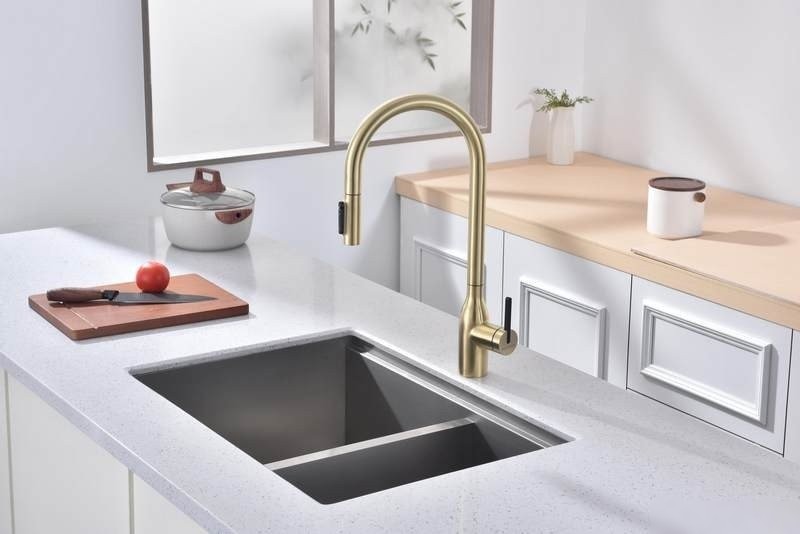 Смеситель Paulmark Iniversal Un213880-SBG (золото/светлое брашированное золото)