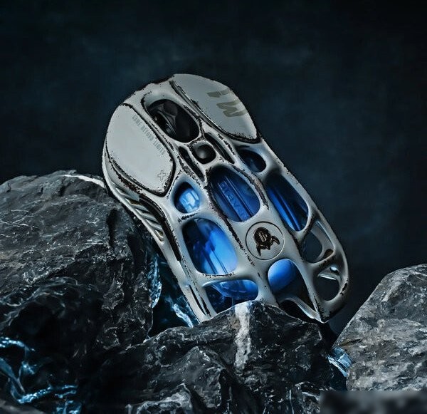 Игровая мышь Gravastar M1 Pro Battle Worn Edition Silver Mist
