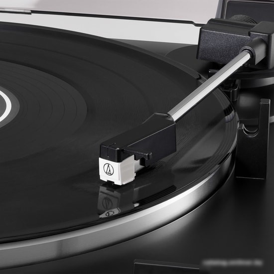 Виниловый проигрыватель Audio-Technica AT-LP60X-BK