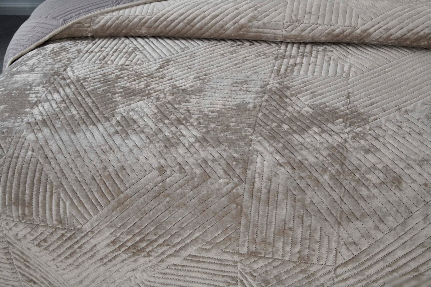 Набор текстиля для спальни Sofi De MarkO Патрисия 160x220 Пок-П-160x220б1 (бежевый 1)