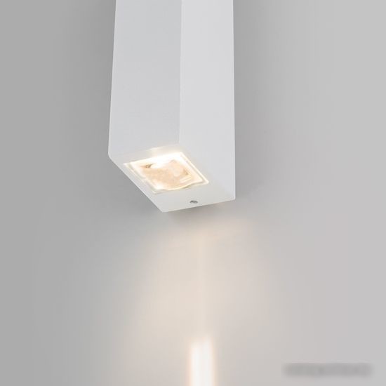 Уличный настенный светильник Elektrostandard Blaze LED 35136/W (белый)