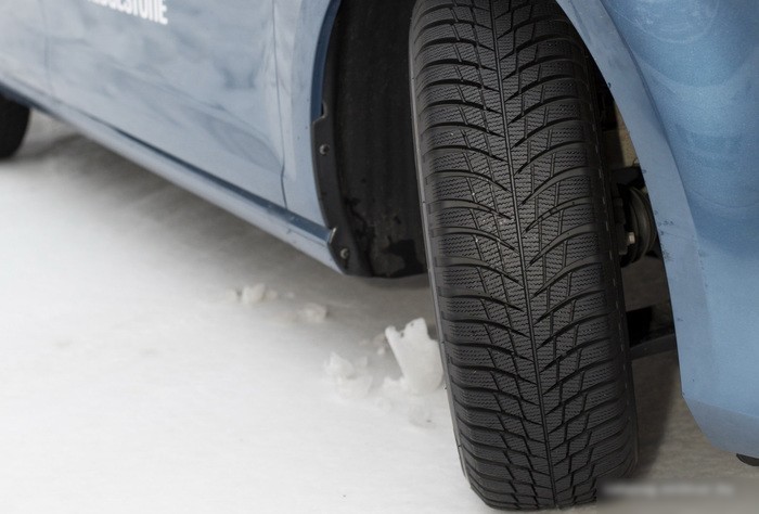 Автомобильные шины Bridgestone Blizzak LM001 225/45R18 95H (run-flat)