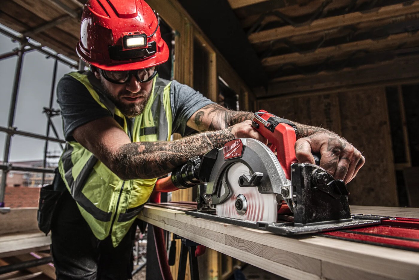 Дисковая (циркулярная) пила Milwaukee M18FCS66GR3-0 4933493491 (без АКБ)