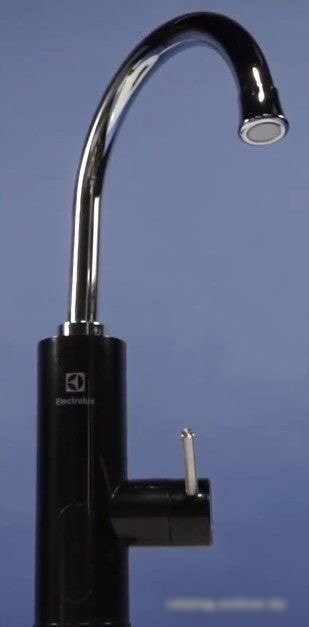 Проточный электрический водонагреватель-кран Electrolux Taptronic (черный)