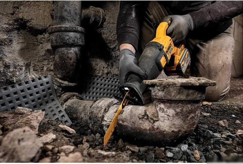 Сабельная пила DeWalt DCS389N (без АКБ)