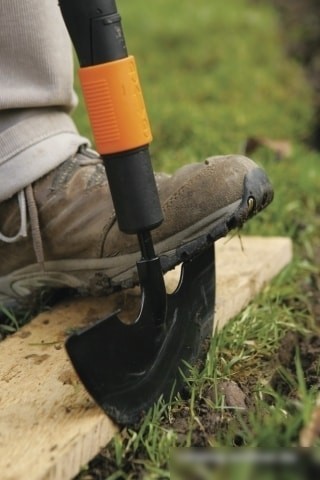 Тяпка Fiskars QuikFit Lawn Edger 1000690