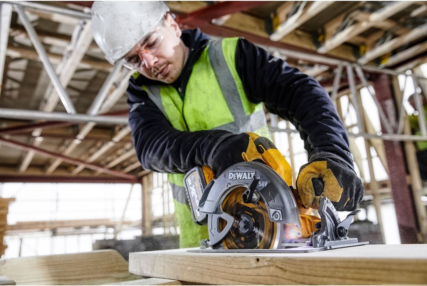 Дисковая (циркулярная) пила DeWalt DCS578NT (без АКБ, кейс)