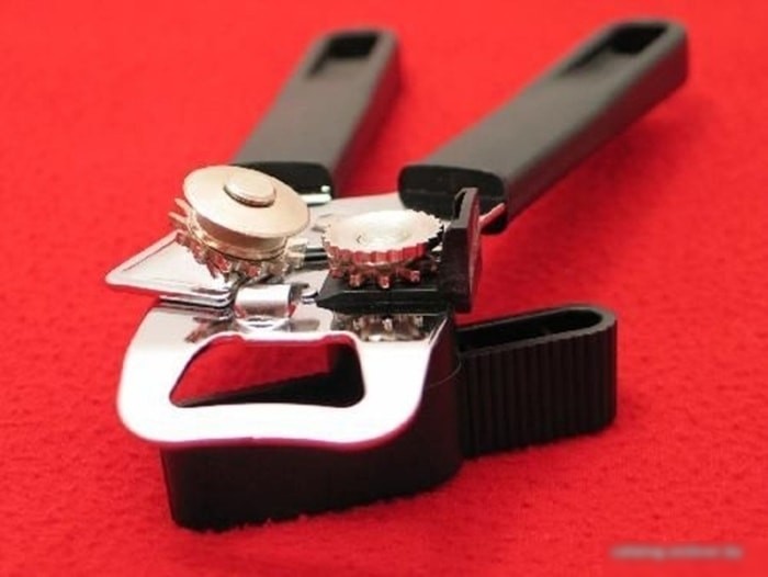 Открывалка Victorinox Utensils 7.6857.3