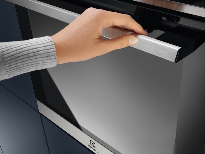 Электрический духовой шкаф Electrolux COF6P76BX