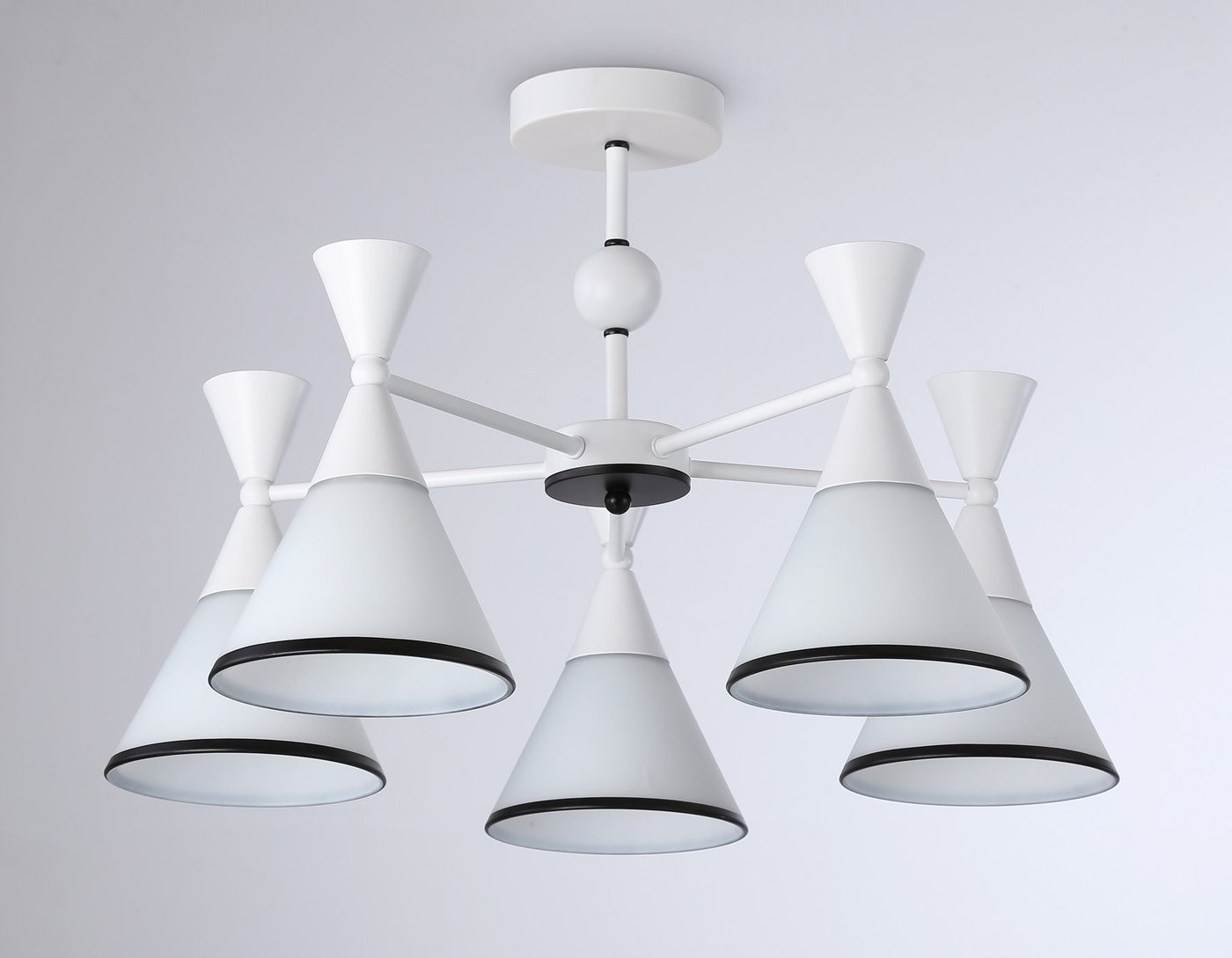 Припотолочная люстра Ambrella Traditional TR3165/5 WH/BK (белый/черный)
