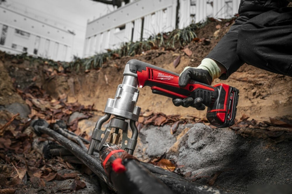 Инструмент для болтовых соединителей и наконечников Milwaukee M18 M18BSBT-202X 4933493289 (с 2-мя АКБ, кейс)