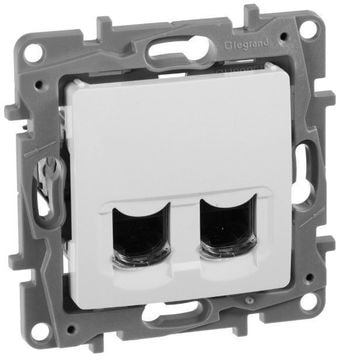 Розетка компьютерная Legrand Etika 672254 (белый)