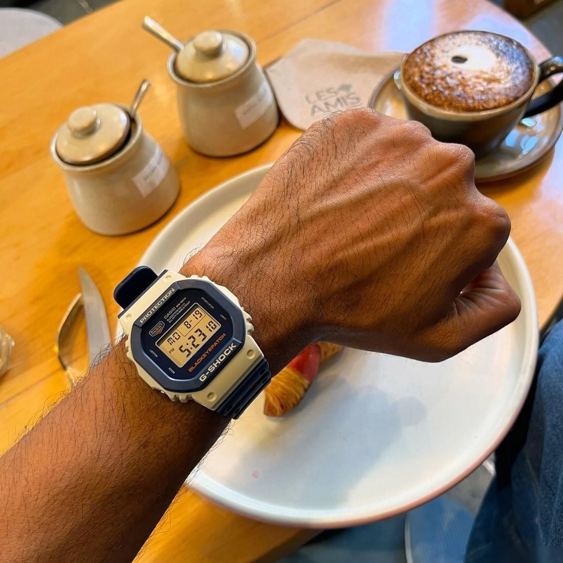 Наручные часы Casio DW-5610BEP-2E
