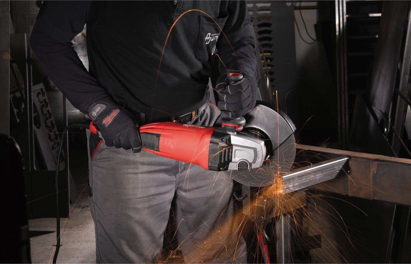 Угловая шлифмашина Milwaukee AGVK 24-230 4933451414