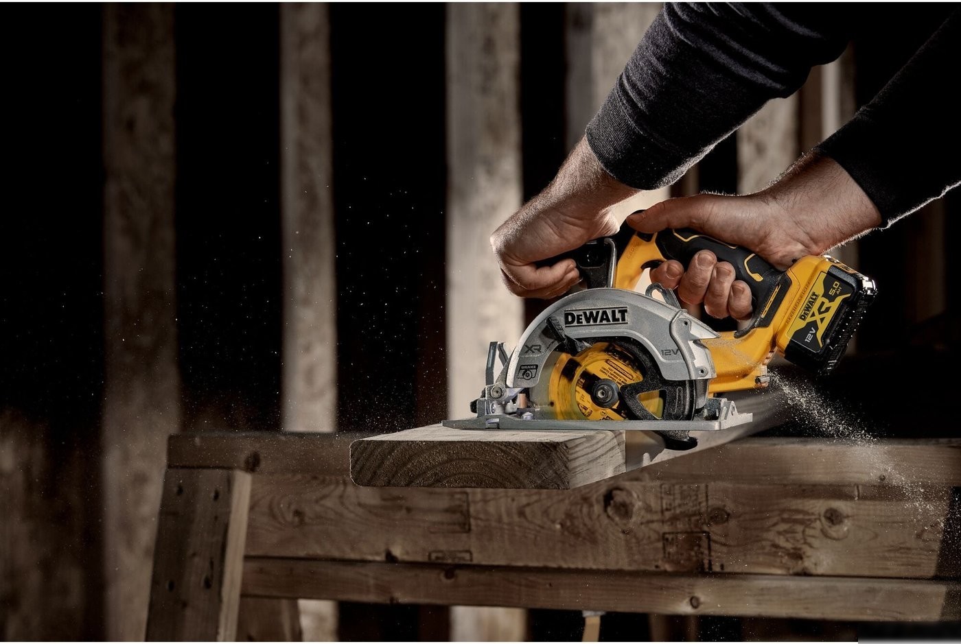 Дисковая (циркулярная) пила DeWalt DCS512P2 (с 2-мя АКБ, кейс)