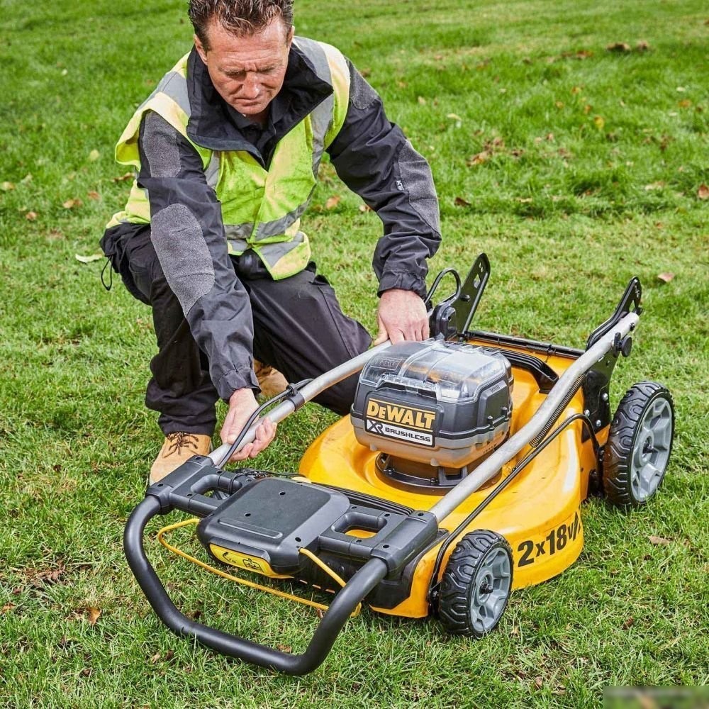 Газонокосилка DeWalt DCMW564N (без АКБ)