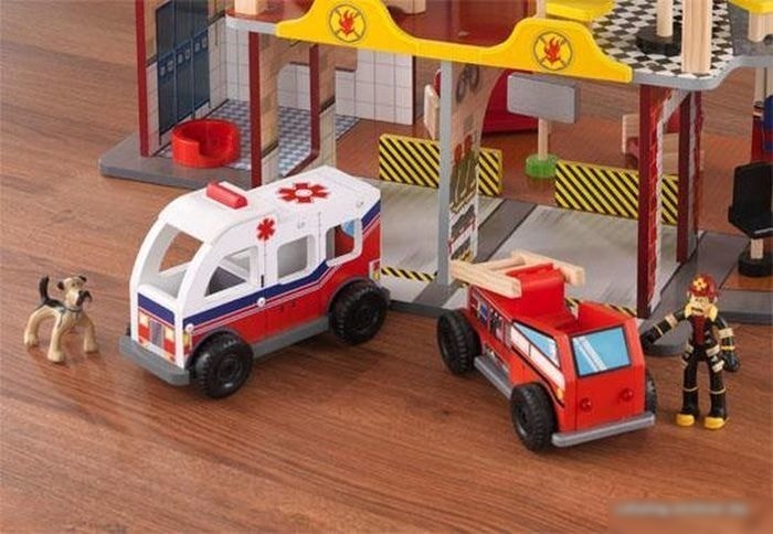 Пожарная станция KidKraft Пожарно-спасательная станция 63214-KE