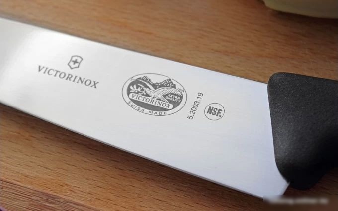 Кухонный нож Victorinox 5.2003.19