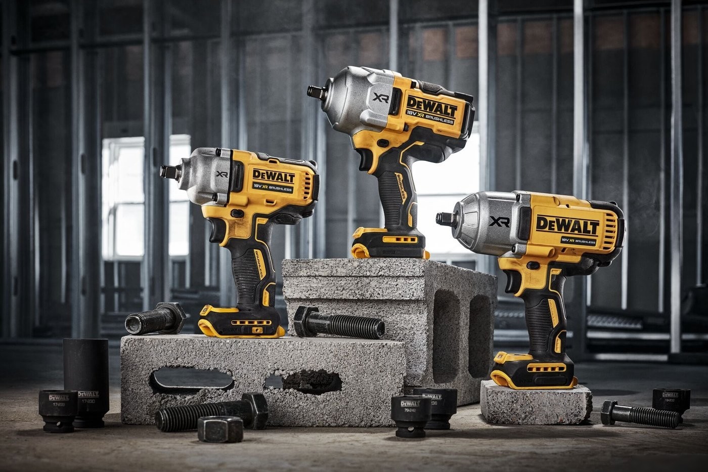 Гайковерт DeWalt DCF961H2T (с 2-мя АКБ, кейс)