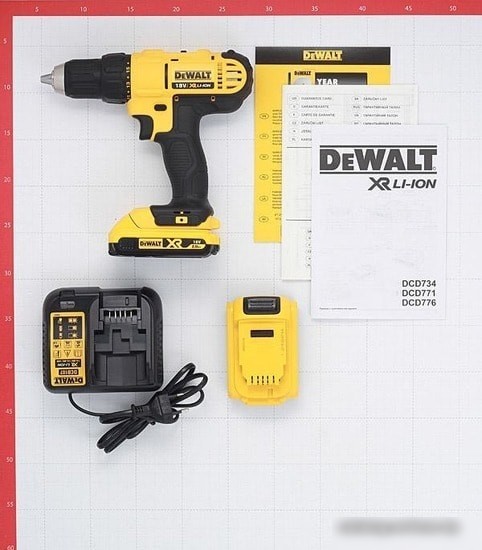 Дрель-шуруповерт DeWalt DCD771D2 (с 2-мя АКБ 2 Ah)