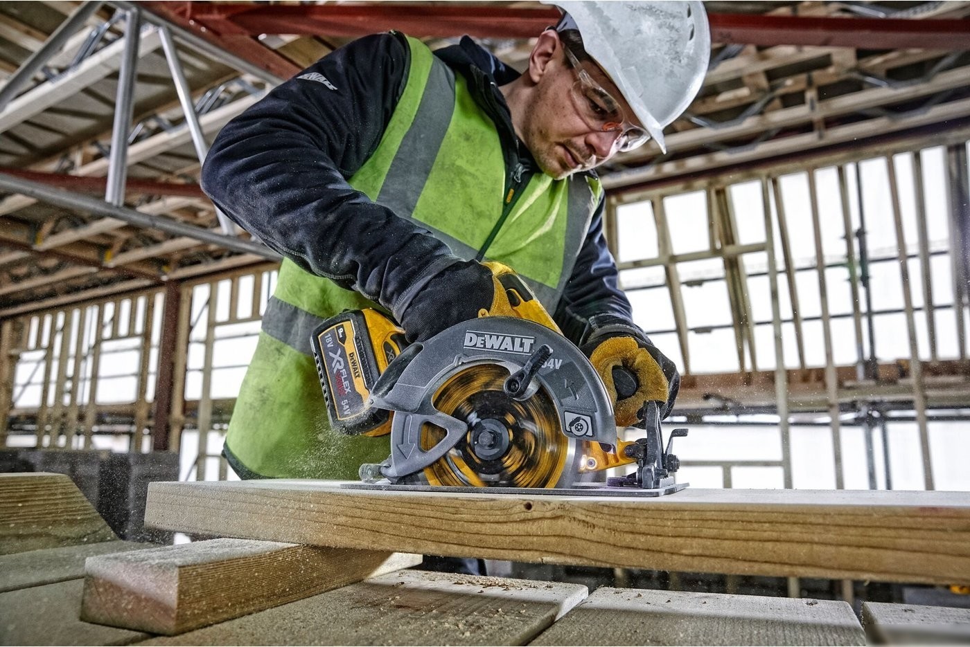 Дисковая (циркулярная) пила DeWalt DCS578NT (без АКБ, кейс)