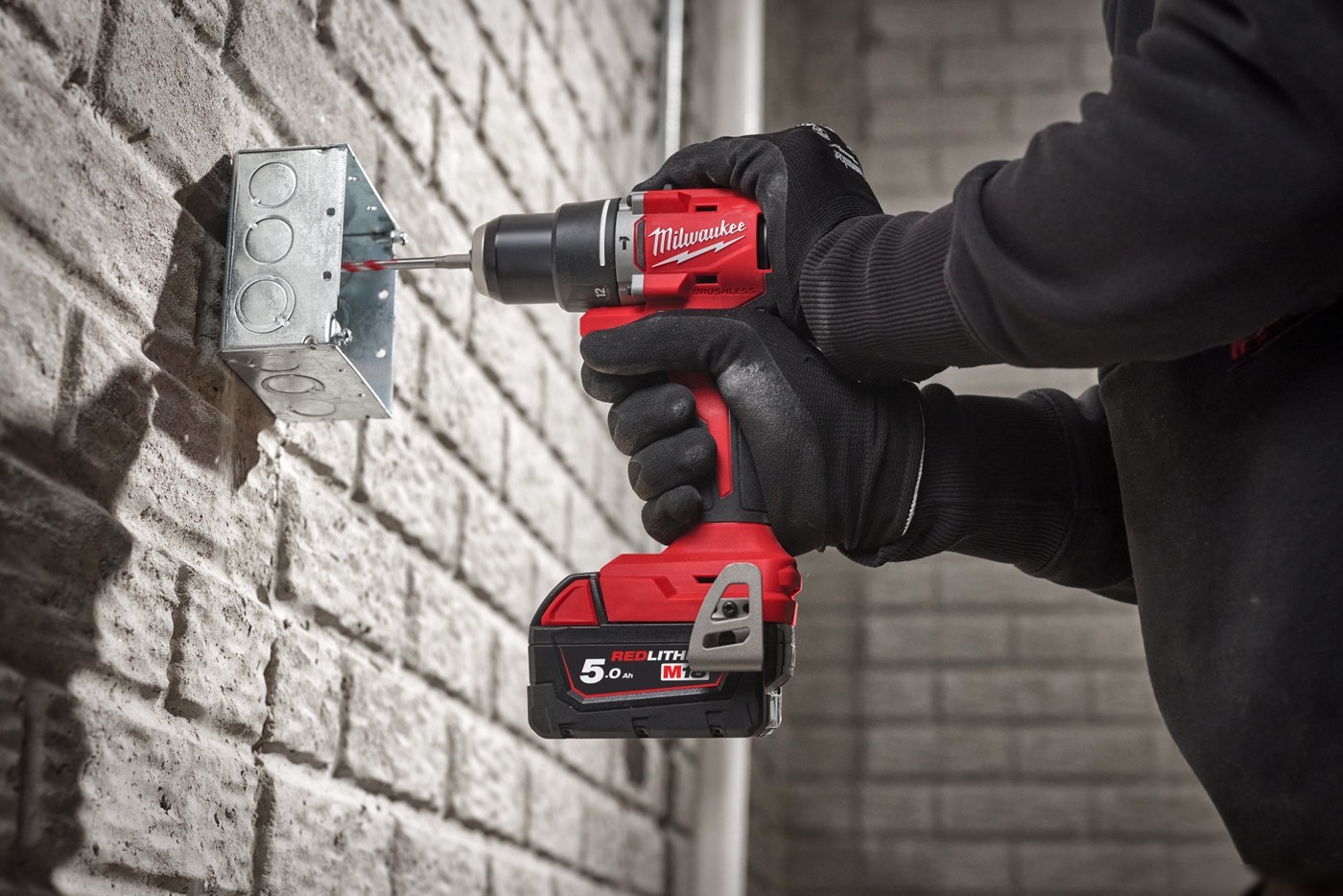 Ударная дрель-шуруповерт Milwaukee M18 BLPDRC-402C 4933492824 (с 2-мя АКБ 4 Ач, кейс)