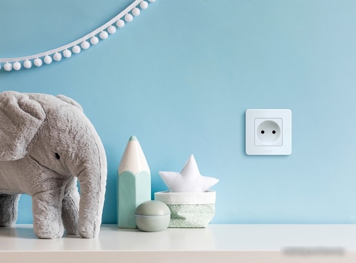 Розетка Legrand Inspiria 673710