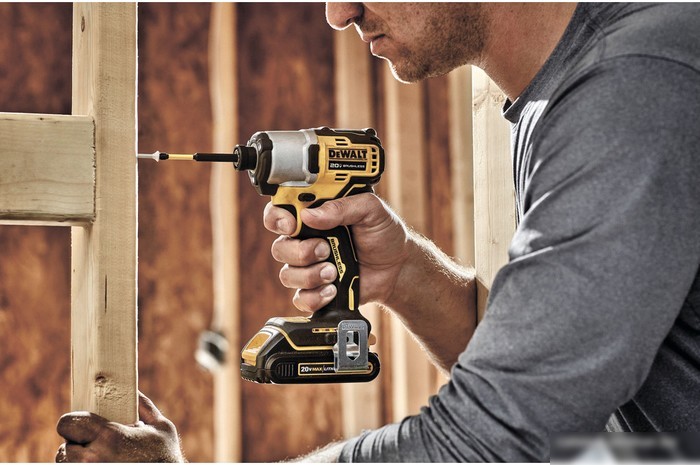 Винтоверт DeWalt DCF840N (без АКБ)