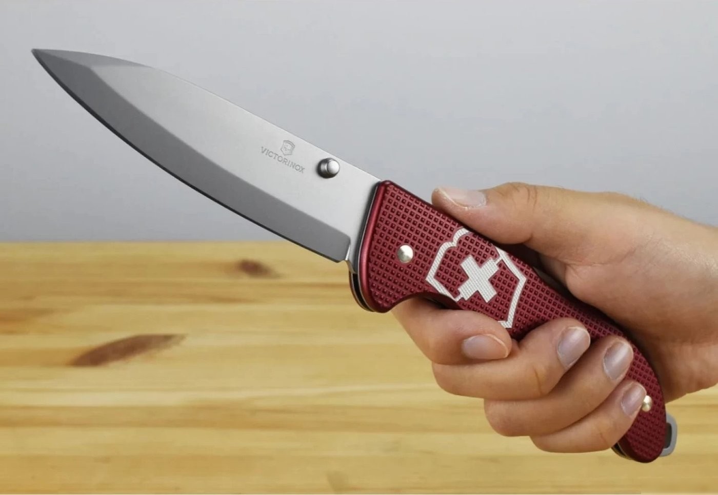 Складной нож Victorinox Evoke Alox 0.9415.D20 (красный)