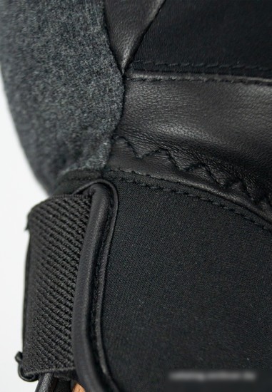 Варежки Reusch Laura R-Tex Xt 6131550-7711 (р-р 6.5, mitten black/grey alpine melange)