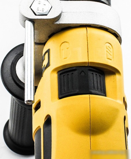 Ударная дрель DeWalt DWD024S
