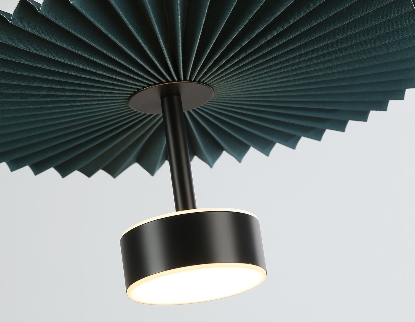 Подвесная люстра Ambrella LH72605 BK/DB (черный/синий)