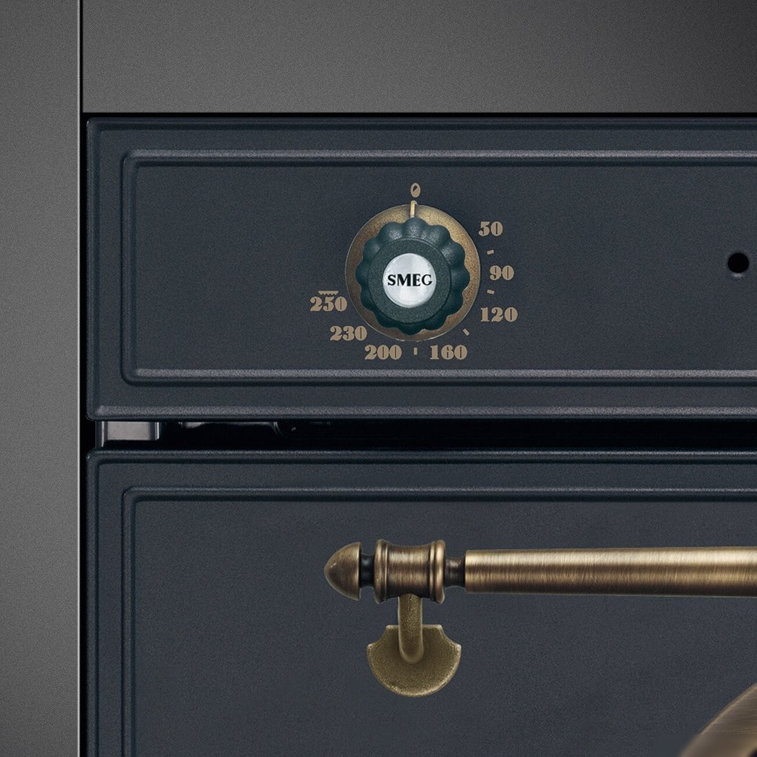Электрический духовой шкаф Smeg SF67C1AO