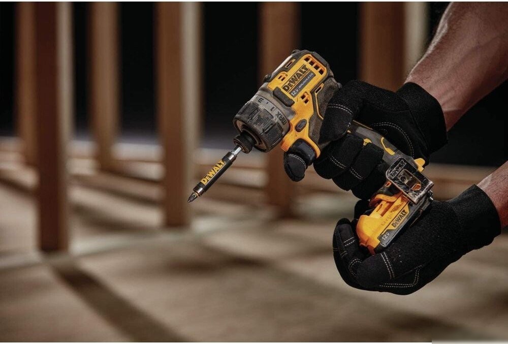 Винтоверт DeWalt DCF601N (без АКБ)