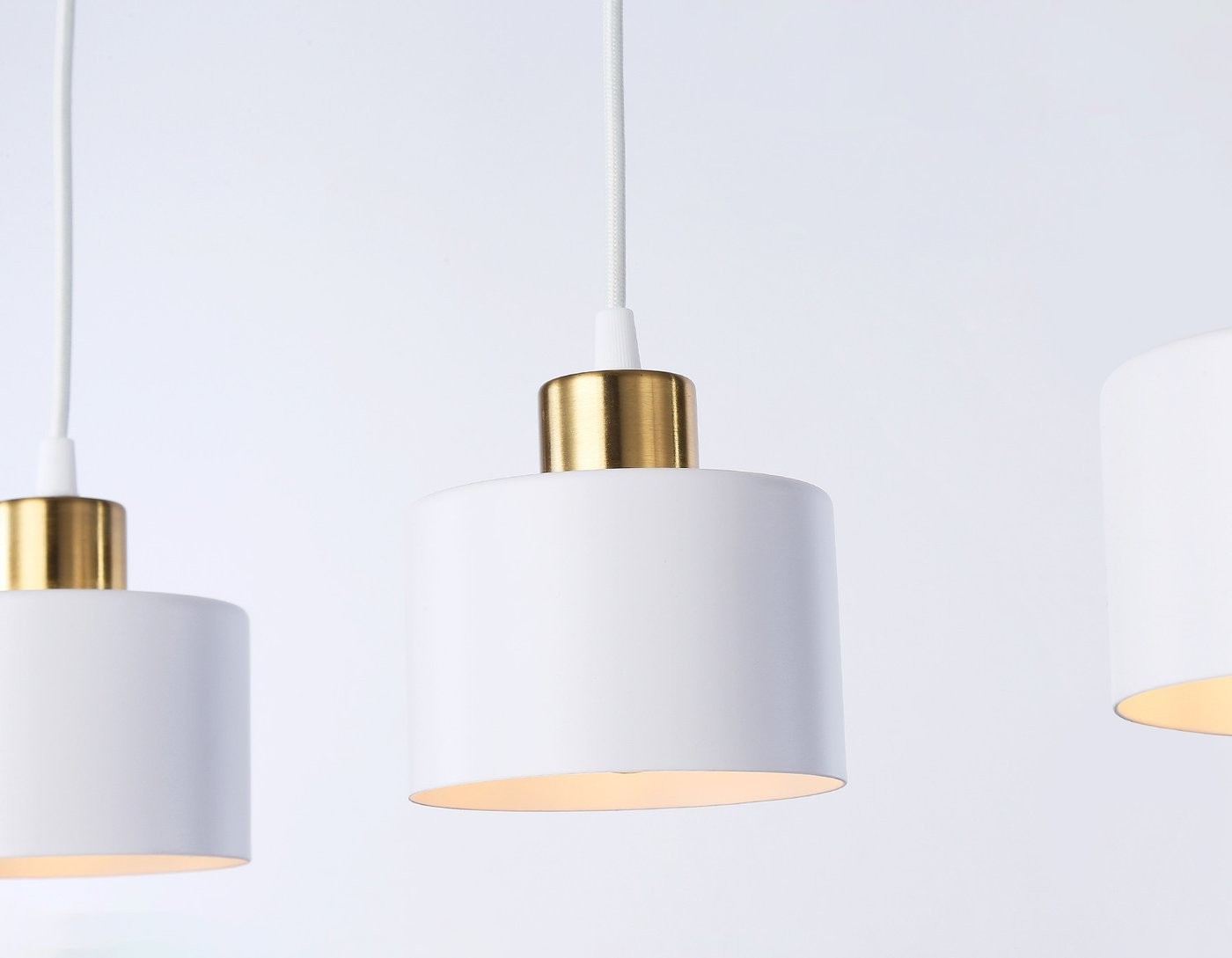 Подвесная люстра Ambrella light Traditional TR8117
