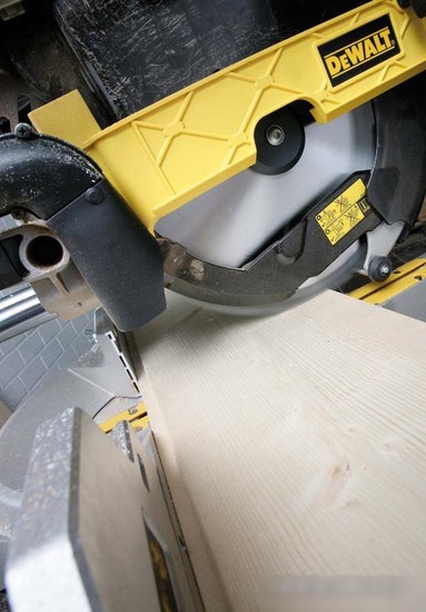 Дисковая пила DeWalt D27111
