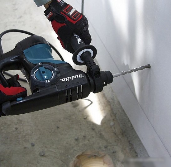 Перфоратор Makita HR2810