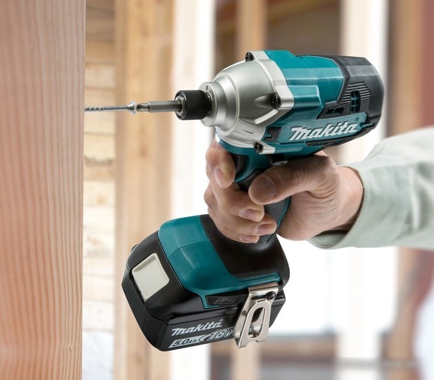 Винтоверт Makita DTD156Z (без АКБ)