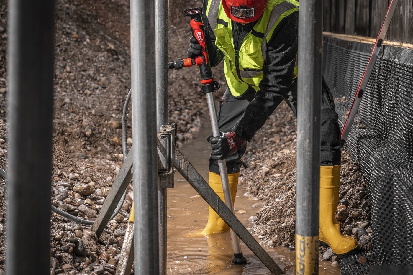 Дренажный насос Milwaukee M12 BSWP-601 4933479640 (с 1-им АКБ)