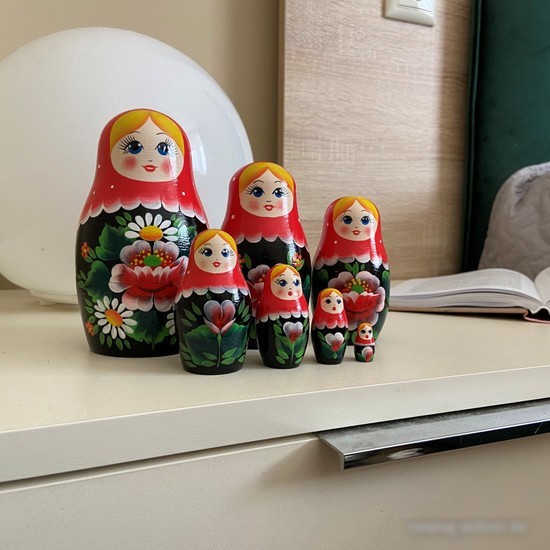 Развивающая игра Брестская Матрешка В красном платке с ромашками и маками (набор 7 шт)
