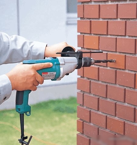 Ударная дрель Makita HP 2051