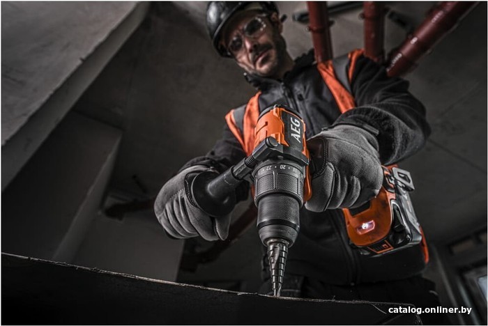 Дрель-шуруповерт AEG Powertools BS 18C3BL-402C 4935478936 (с 2-мя АКБ, кейс)